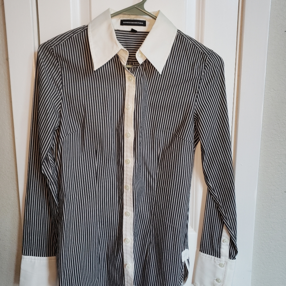 Button up - Picture 1 of 4